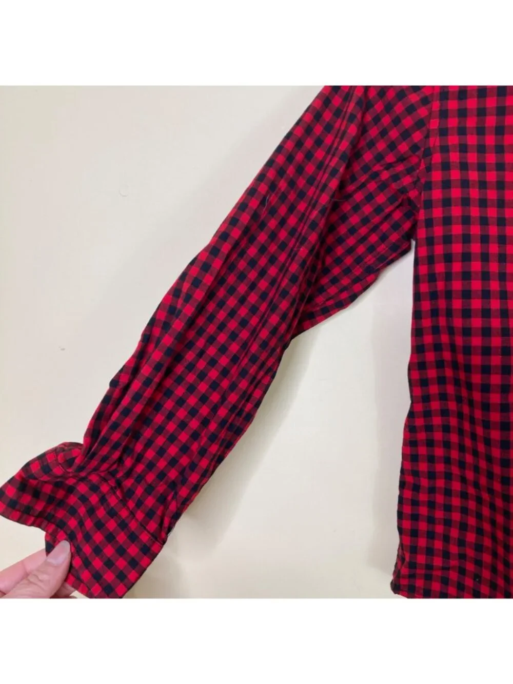 Old Navy Button Down Shirt Boys Small 6 7 Plaid Red Black Long Sleeve